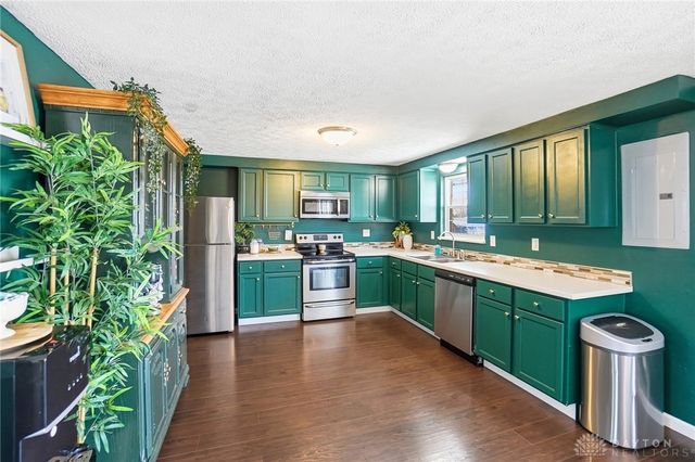 6033 Leycross Drive, Dayton, OH 45424