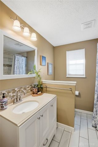 6033 Leycross Drive, Dayton, OH 45424