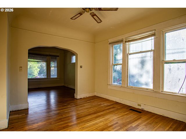2803 Se CLINTON St, Portland, OR 97202