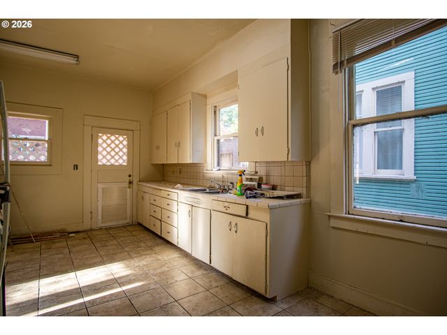 2803 Se CLINTON St, Portland, OR 97202
