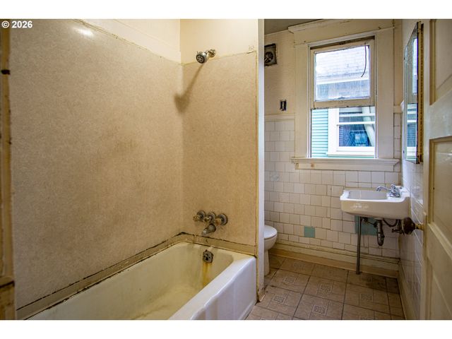 2803 Se CLINTON St, Portland, OR 97202
