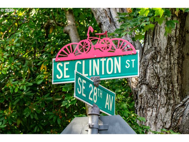 2803 Se CLINTON St, Portland, OR 97202