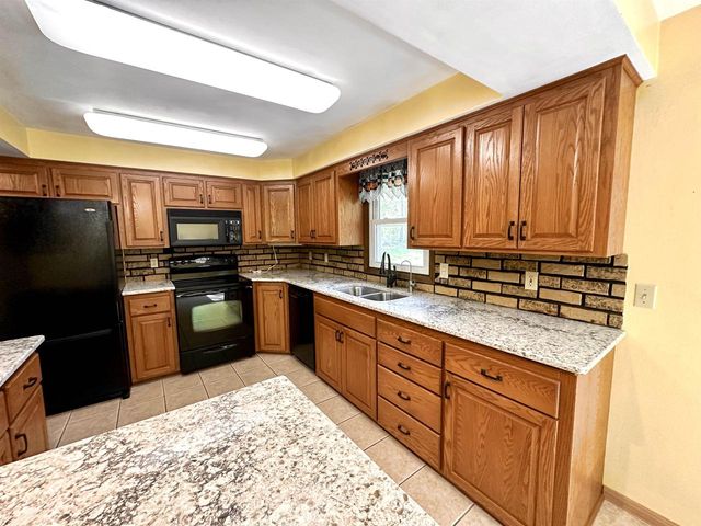 7051 WOODLAND LANE, Amherst, WI 54406