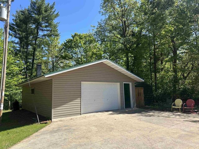 7051 WOODLAND LANE, Amherst, WI 54406