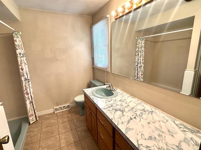 7051 WOODLAND LANE, Amherst, WI 54406