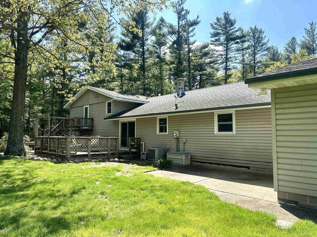 7051 WOODLAND LANE, Amherst, WI 54406
