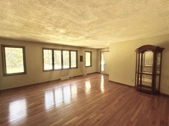 7051 WOODLAND LANE, Amherst, WI 54406