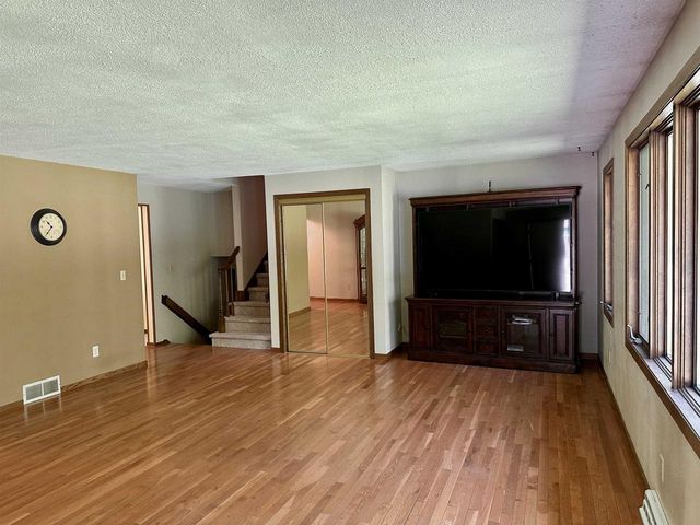 7051 WOODLAND LANE, Amherst, WI 54406