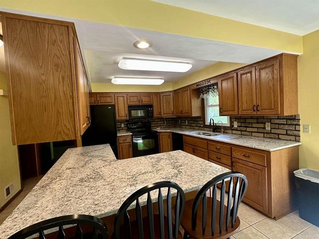 7051 WOODLAND LANE, Amherst, WI 54406