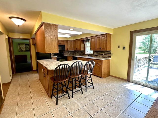 7051 WOODLAND LANE, Amherst, WI 54406