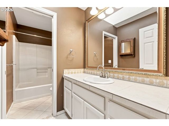 13075 SIERRA Ct, Lake Oswego, OR 97035