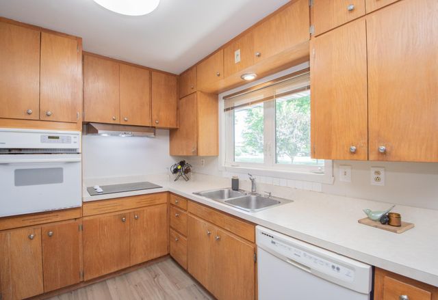 4503 S River Haven Road, Moorhead, MN 56560