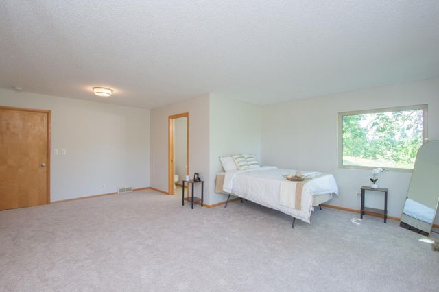 4503 S River Haven Road, Moorhead, MN 56560