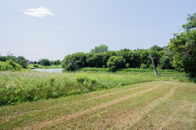 4503 S River Haven Road, Moorhead, MN 56560