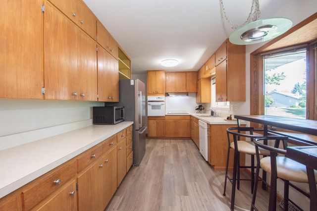 4503 S River Haven Road, Moorhead, MN 56560