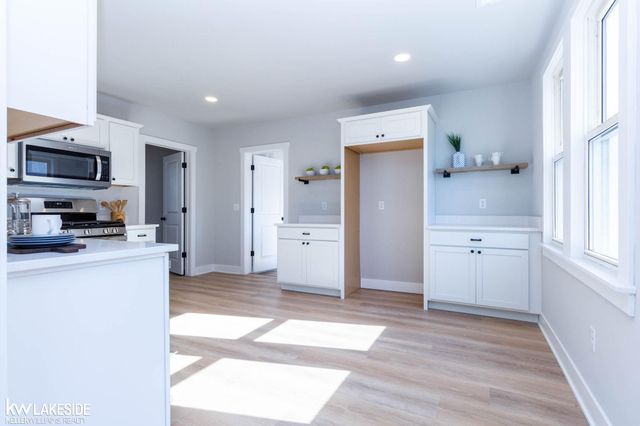 22005 Lakeview Street, Saint Clair Shores, MI 48080