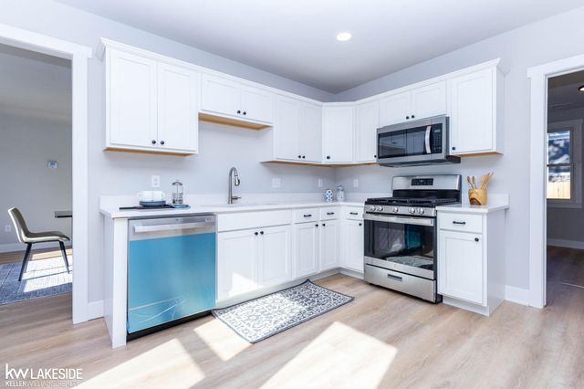 22005 Lakeview Street, Saint Clair Shores, MI 48080