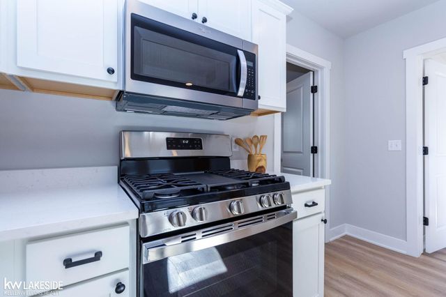 22005 Lakeview Street, Saint Clair Shores, MI 48080