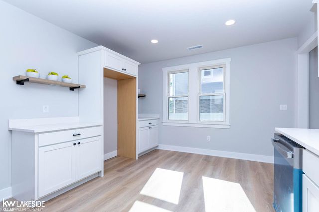 22005 Lakeview Street, Saint Clair Shores, MI 48080