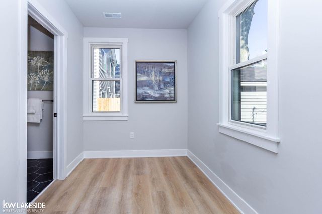 22005 Lakeview Street, Saint Clair Shores, MI 48080