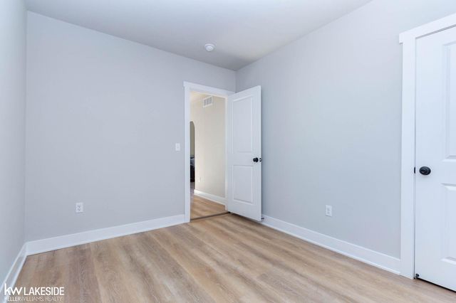 22005 Lakeview Street, Saint Clair Shores, MI 48080
