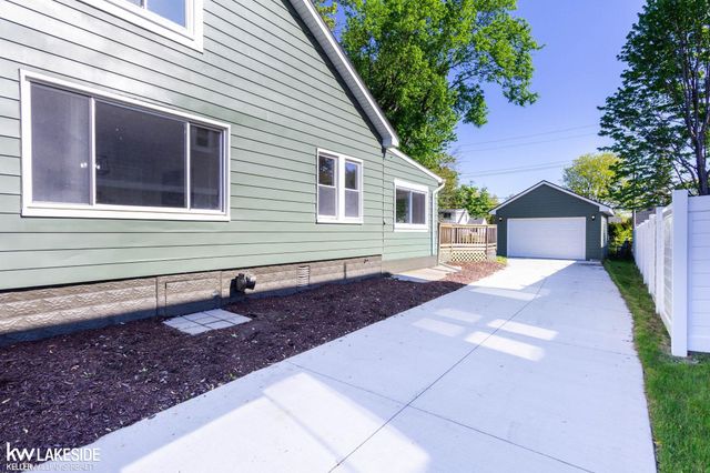 22005 Lakeview Street, Saint Clair Shores, MI 48080