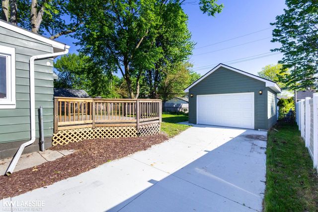 22005 Lakeview Street, Saint Clair Shores, MI 48080