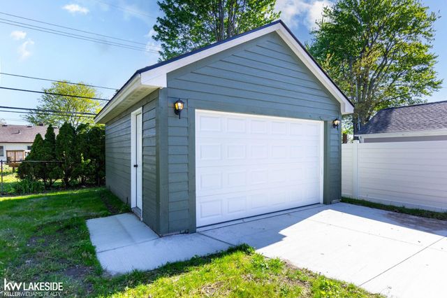 22005 Lakeview Street, Saint Clair Shores, MI 48080
