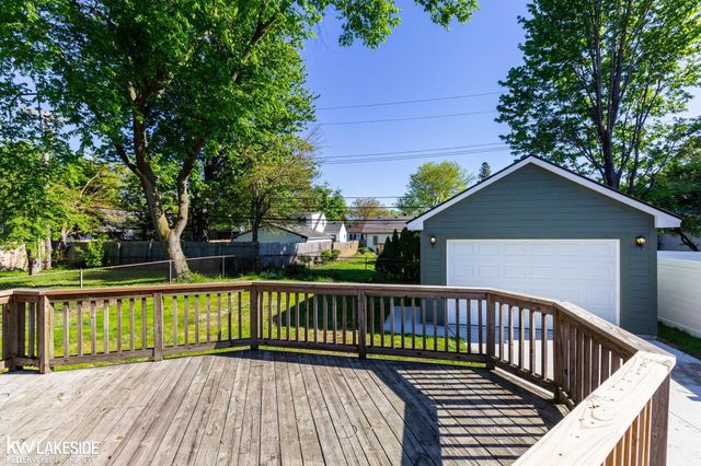 22005 Lakeview Street, Saint Clair Shores, MI 48080