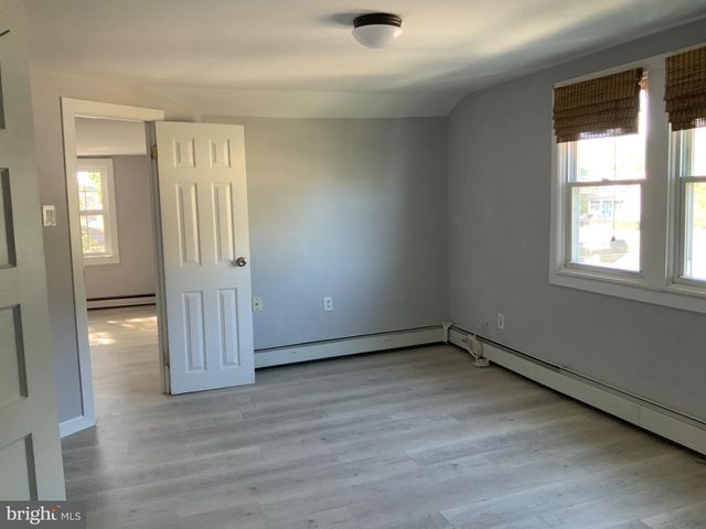 811 WASHINGTON AVE, Croydon, PA 19021