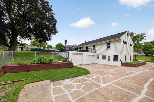 2701 56th Street, Des Moines, IA 50310