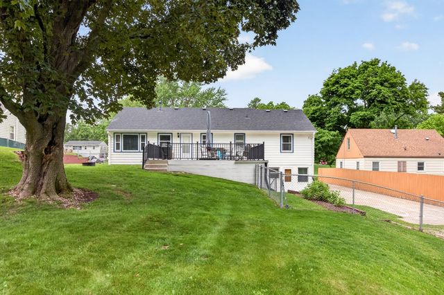 2701 56th Street, Des Moines, IA 50310