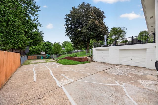2701 56th Street, Des Moines, IA 50310