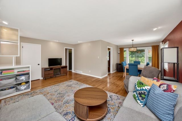 2701 56th Street, Des Moines, IA 50310