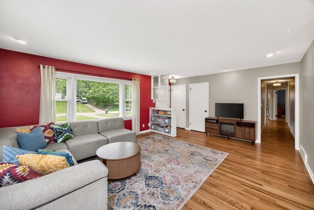 2701 56th Street, Des Moines, IA 50310