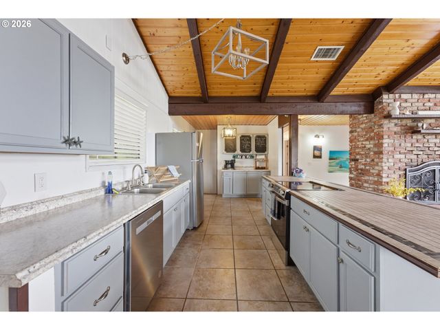 15629 PELICAN BAY Dr, Brookings, OR 97415