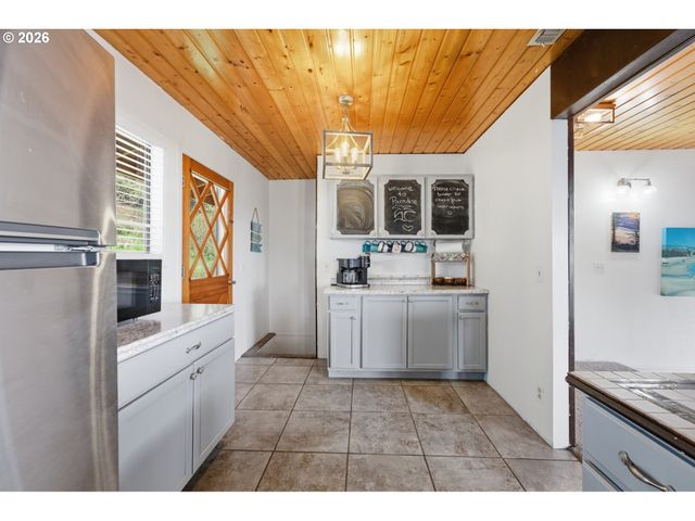 15629 PELICAN BAY Dr, Brookings, OR 97415