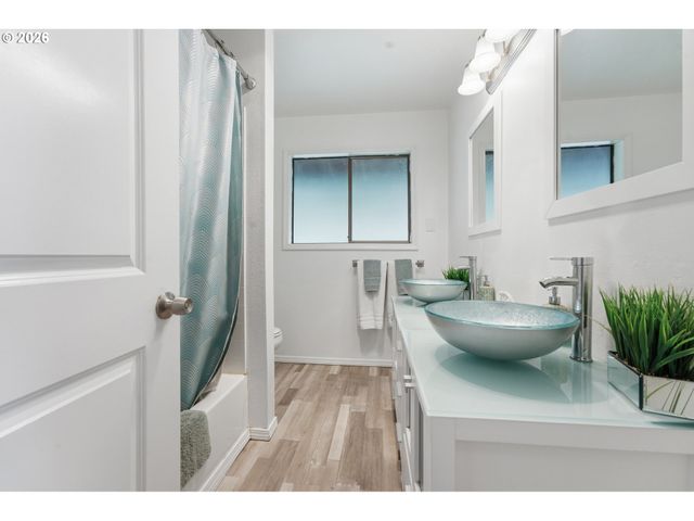 15629 PELICAN BAY Dr, Brookings, OR 97415