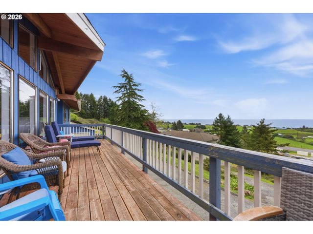 15629 PELICAN BAY Dr, Brookings, OR 97415