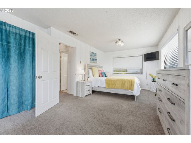 15629 PELICAN BAY Dr, Brookings, OR 97415