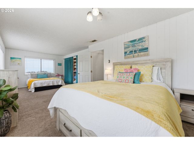 15629 PELICAN BAY Dr, Brookings, OR 97415