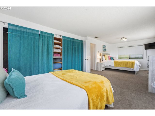 15629 PELICAN BAY Dr, Brookings, OR 97415
