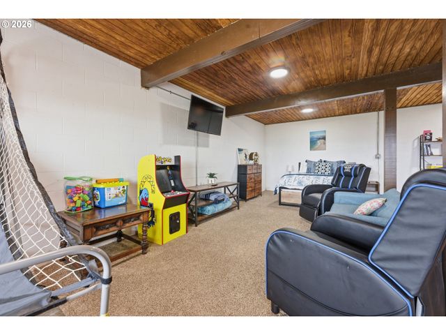 15629 PELICAN BAY Dr, Brookings, OR 97415