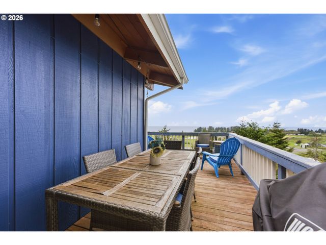 15629 PELICAN BAY Dr, Brookings, OR 97415