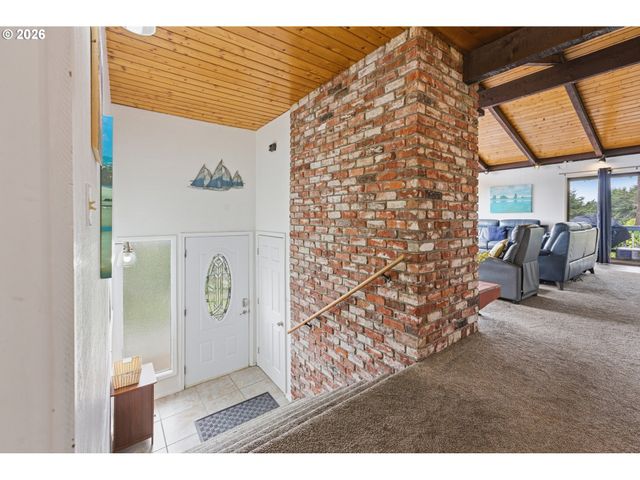 15629 PELICAN BAY Dr, Brookings, OR 97415