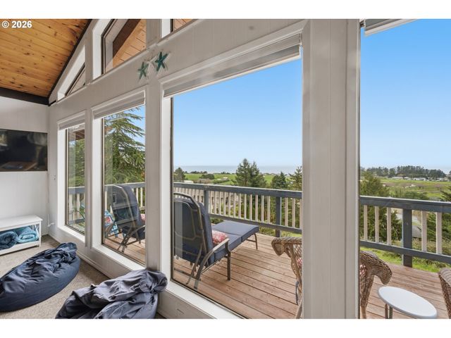 15629 PELICAN BAY Dr, Brookings, OR 97415
