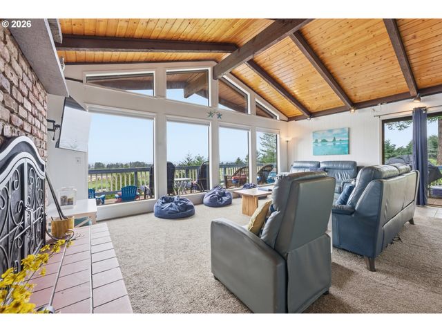 15629 PELICAN BAY Dr, Brookings, OR 97415