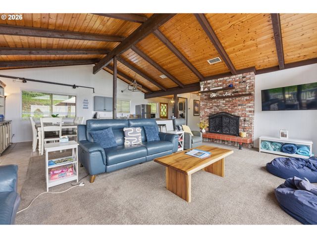 15629 PELICAN BAY Dr, Brookings, OR 97415