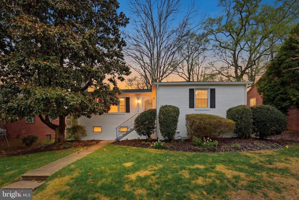 Image 1 of property listing at 8916 WHITNEY ST, Silver Spring, MD 20901