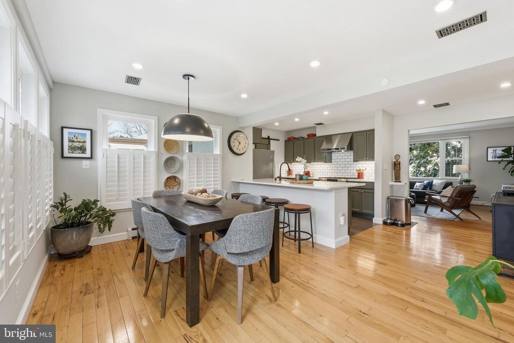 Image 11 of property listing at 8916 WHITNEY ST, Silver Spring, MD 20901